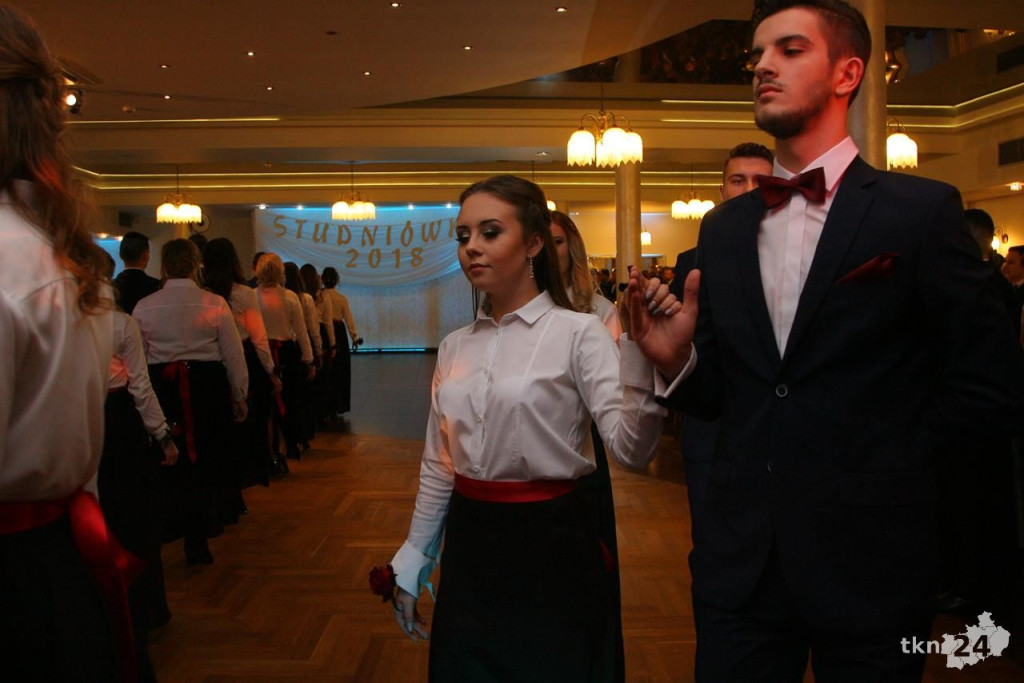 Relacja wideo: Studniówka I LO w Końskich z Czadomanem