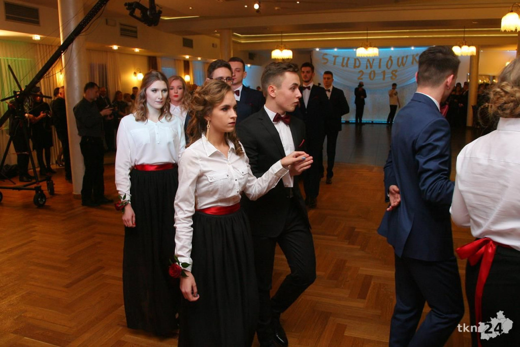 Relacja wideo: Studniówka I LO w Końskich z Czadomanem