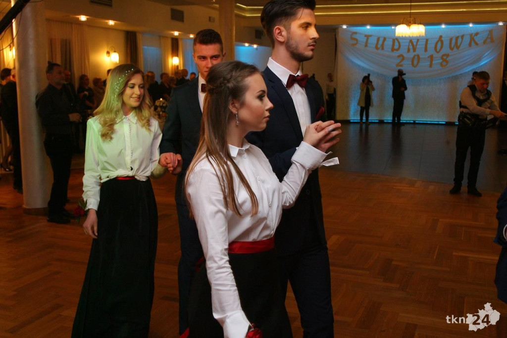 Relacja wideo: Studniówka I LO w Końskich z Czadomanem