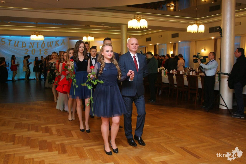 Relacja wideo: Studniówka I LO w Końskich z Czadomanem