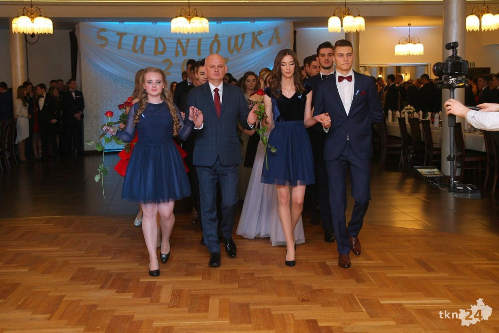 Relacja wideo: Studniówka I LO w Końskich z Czadomanem