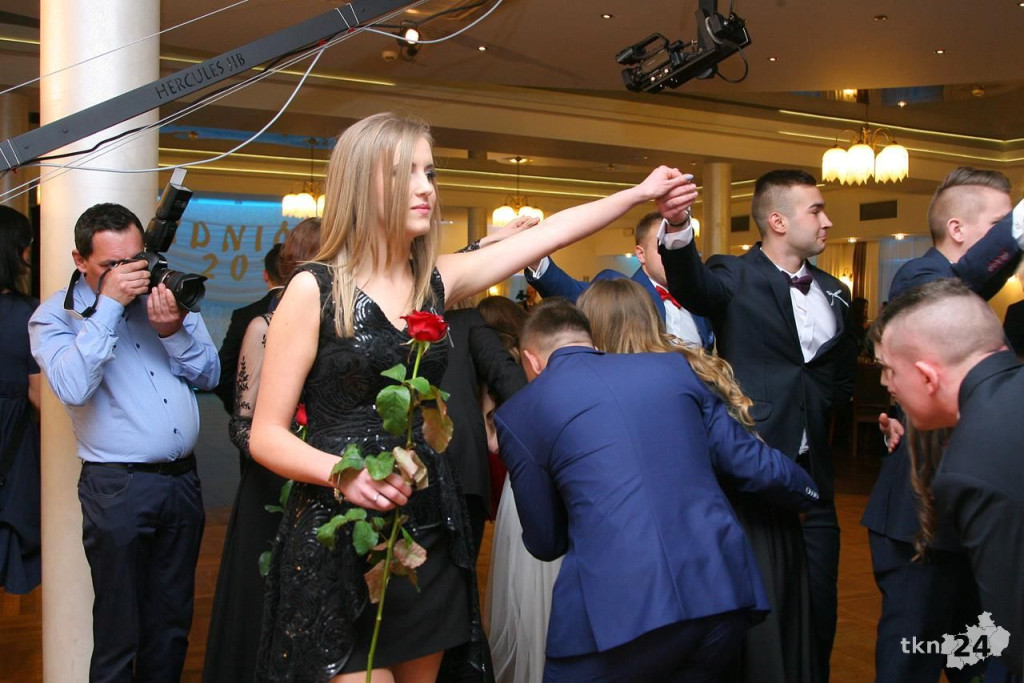 Relacja wideo: Studniówka I LO w Końskich z Czadomanem