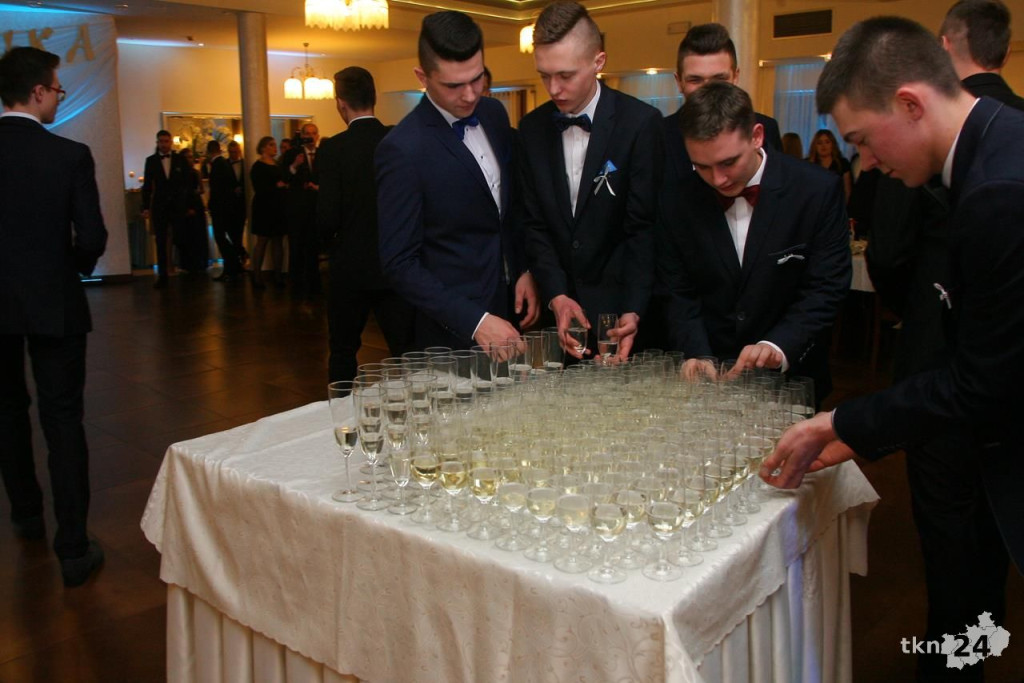 Relacja wideo: Studniówka I LO w Końskich z Czadomanem