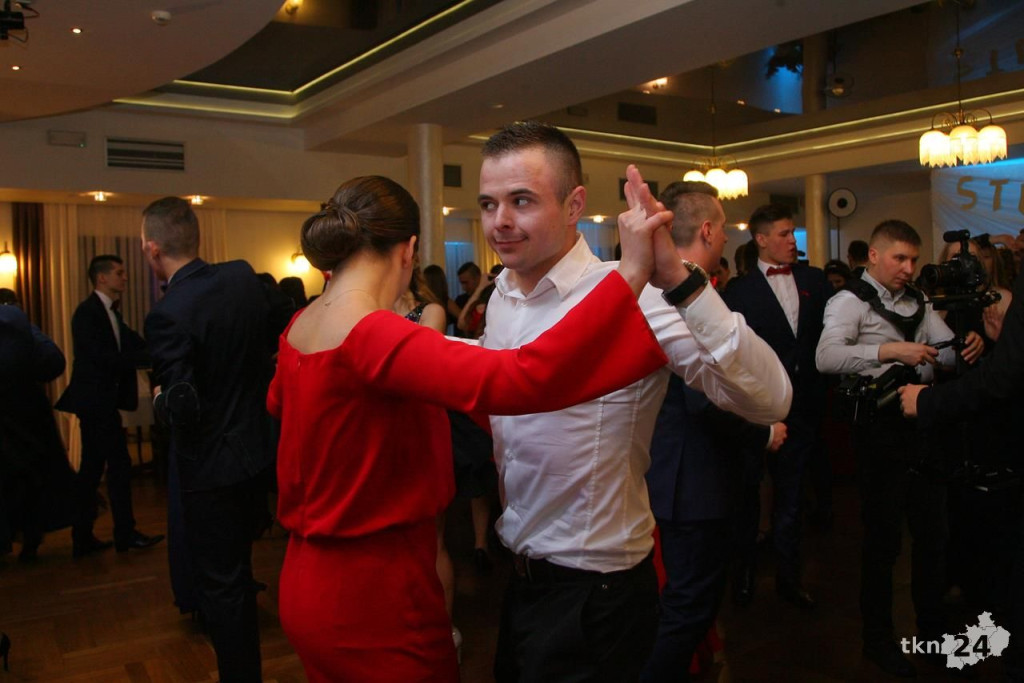 Relacja wideo: Studniówka I LO w Końskich z Czadomanem