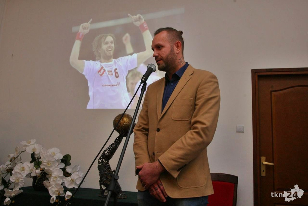 Grzegorz Tkaczyk promował swoją książkę w koneckiej bibliotece [wideo, zdjęcia]