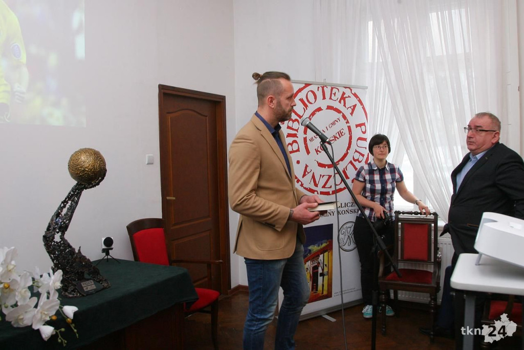 Grzegorz Tkaczyk promował swoją książkę w koneckiej bibliotece [wideo, zdjęcia]