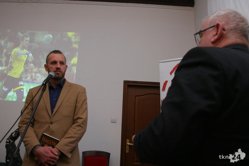 Grzegorz Tkaczyk promował swoją książkę w koneckiej bibliotece [wideo, zdjęcia]