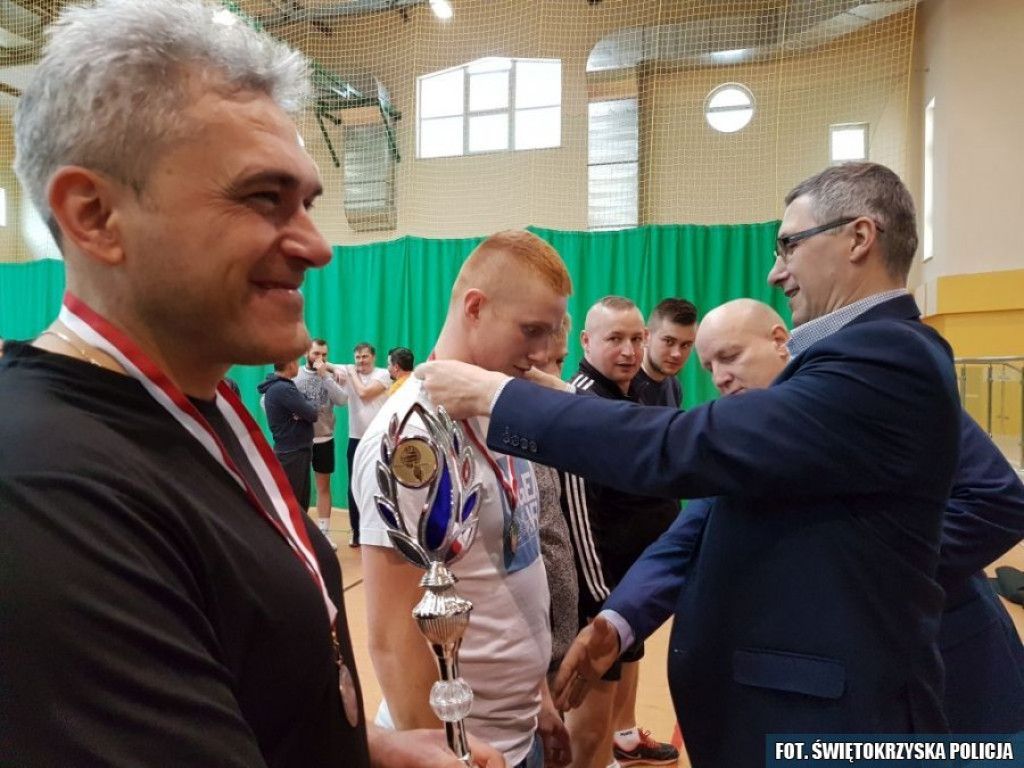 Walczyli o puchar Komendanta Powiatowego Policji w Końskich [zdjęcia]