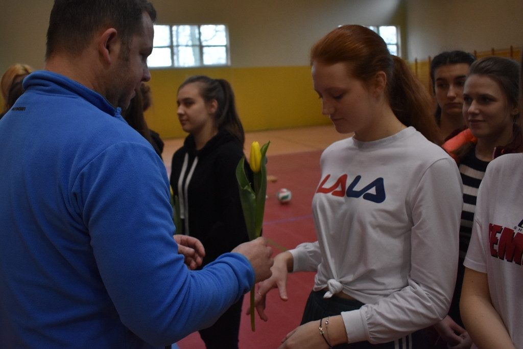 Sportowy Dzień Kobiet odbył się w Fałkowie [wideo, zdjęcia]