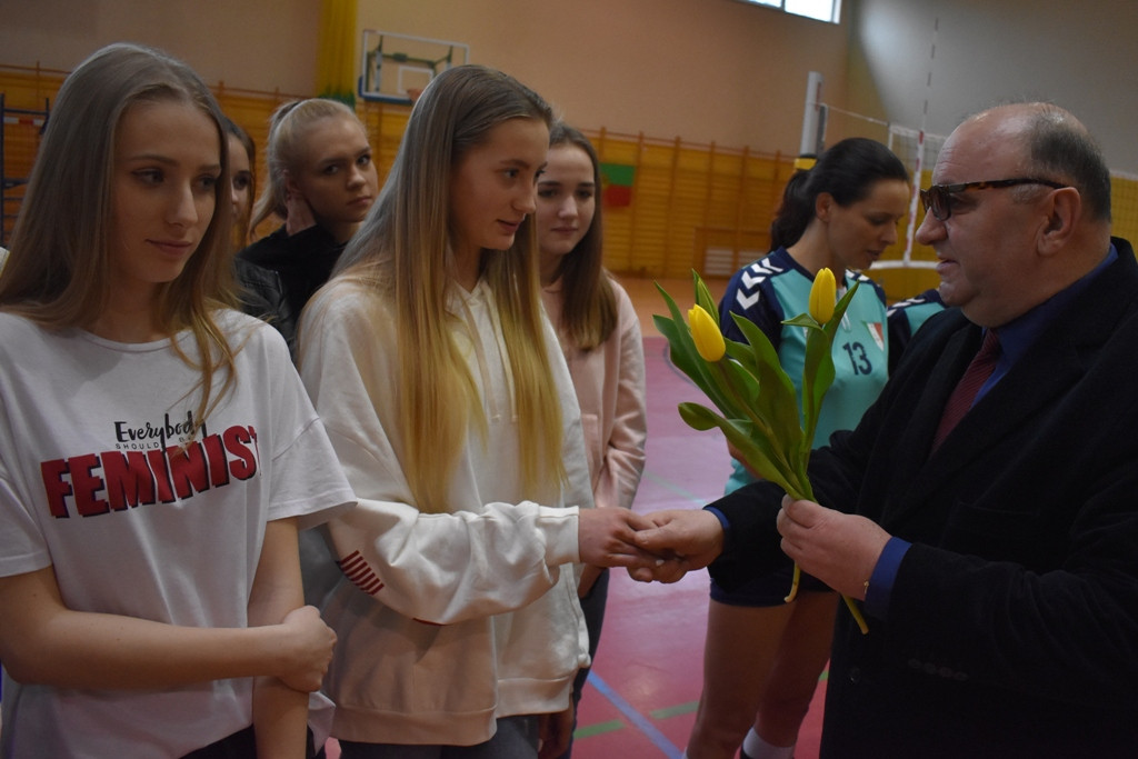 Sportowy Dzień Kobiet odbył się w Fałkowie [wideo, zdjęcia]