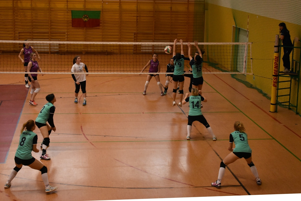 Sportowy Dzień Kobiet odbył się w Fałkowie [wideo, zdjęcia]