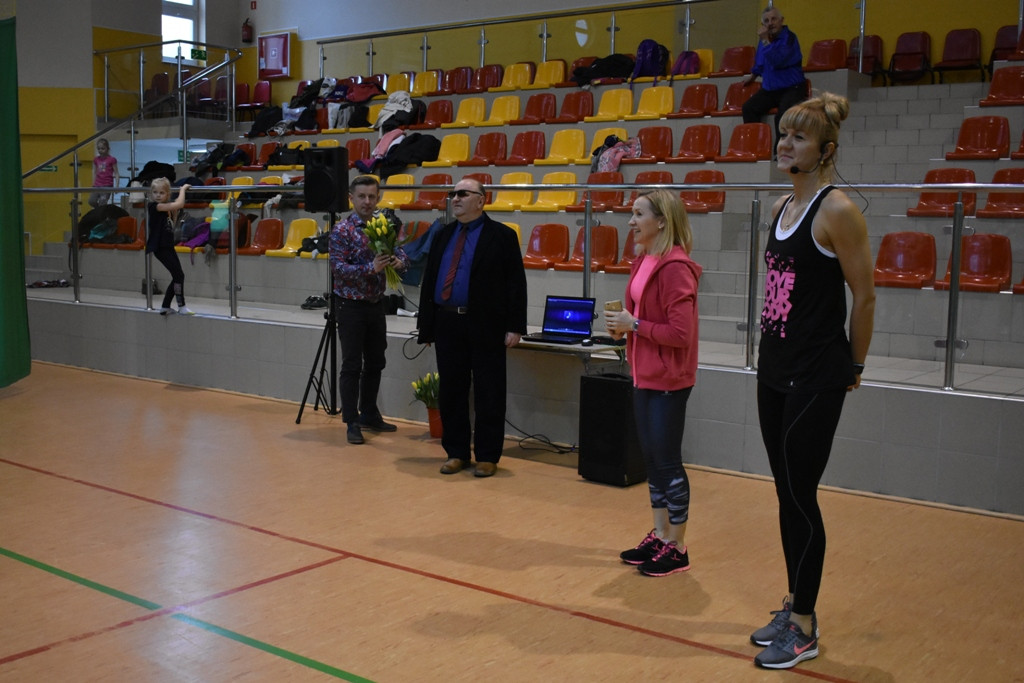 Sportowy Dzień Kobiet odbył się w Fałkowie [wideo, zdjęcia]