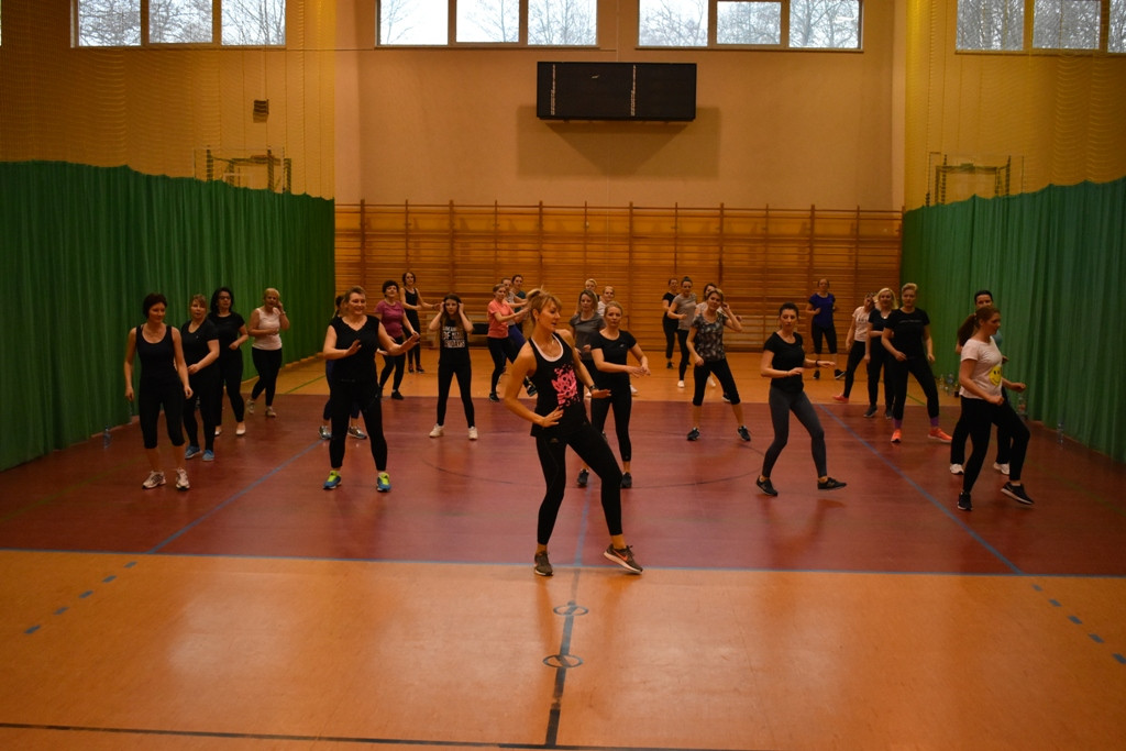 Sportowy Dzień Kobiet odbył się w Fałkowie [wideo, zdjęcia]