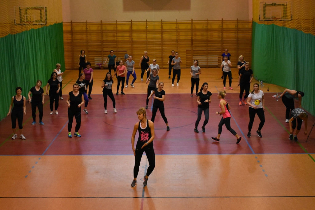 Sportowy Dzień Kobiet odbył się w Fałkowie [wideo, zdjęcia]
