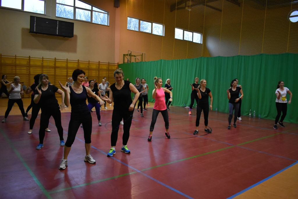 Sportowy Dzień Kobiet odbył się w Fałkowie [wideo, zdjęcia]