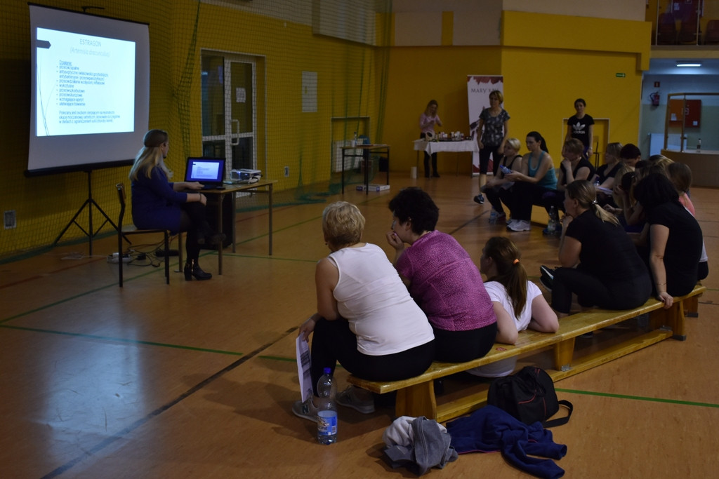 Sportowy Dzień Kobiet odbył się w Fałkowie [wideo, zdjęcia]