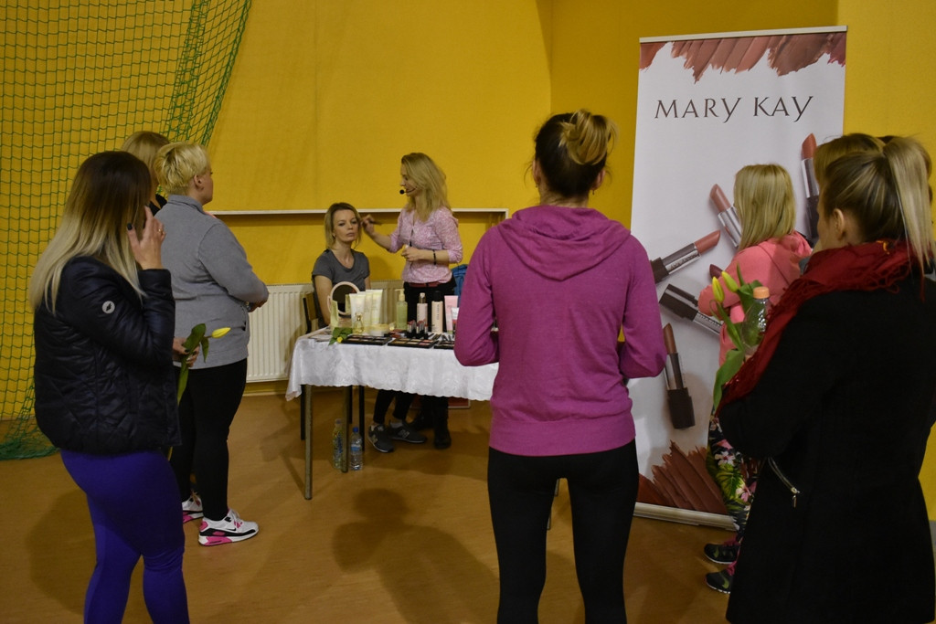 Sportowy Dzień Kobiet odbył się w Fałkowie [wideo, zdjęcia]