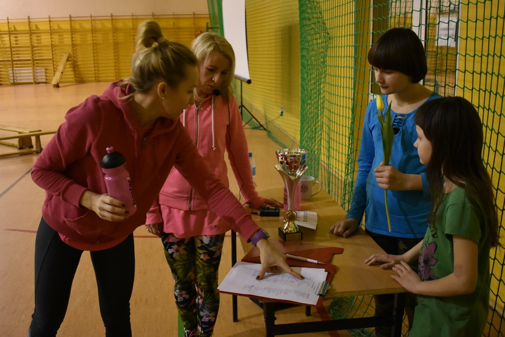 Sportowy Dzień Kobiet odbył się w Fałkowie [wideo, zdjęcia]