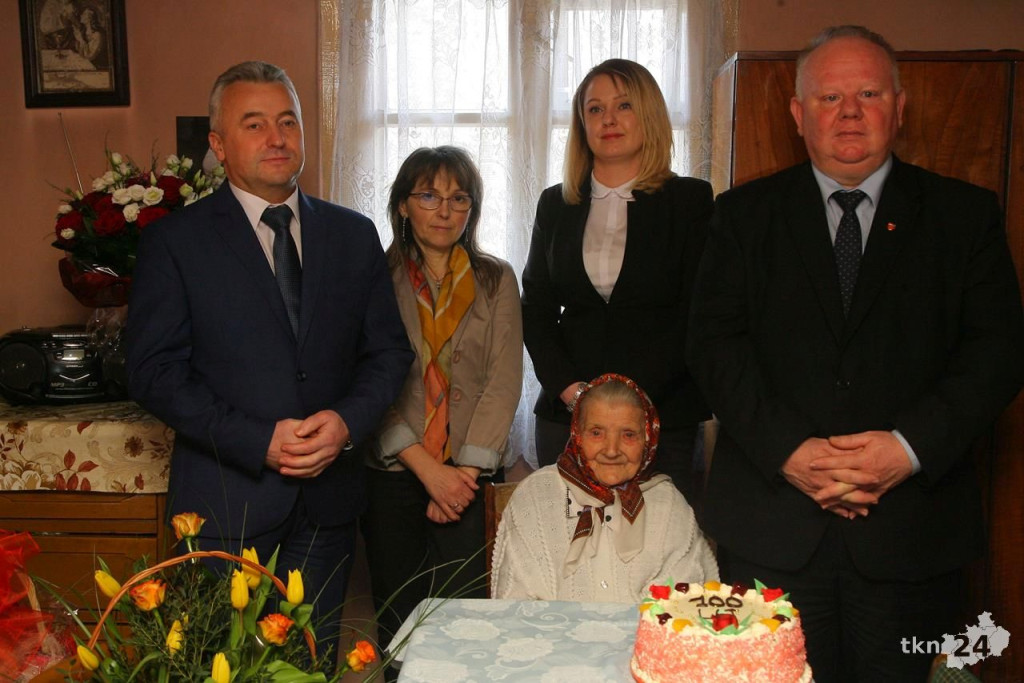 Pani Anna z Wyszyny Rudzkiej ma sto lat! [wideo, zdjęcia]