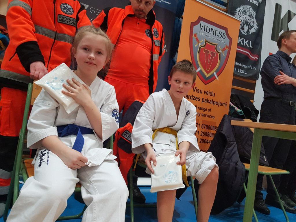 Karatecy z Niekłania z medalami w Józefowie [zdjęcia]