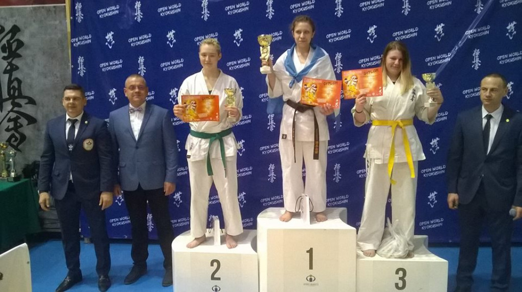 Karatecy z Niekłania z medalami w Józefowie [zdjęcia]