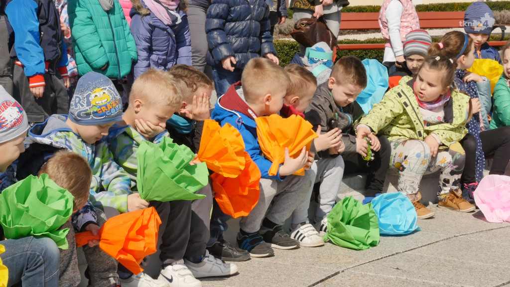 Kolorowe powitanie wiosennej pogody w Końskich [wideo, zdjęcia]