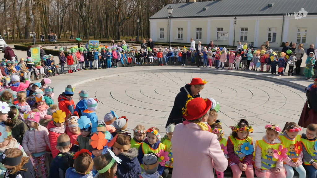 Kolorowe powitanie wiosennej pogody w Końskich [wideo, zdjęcia]