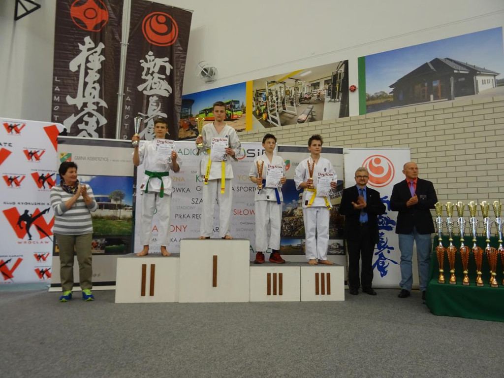 Koneccy karatecy na podium w Kobierzycach [zdjęcia]