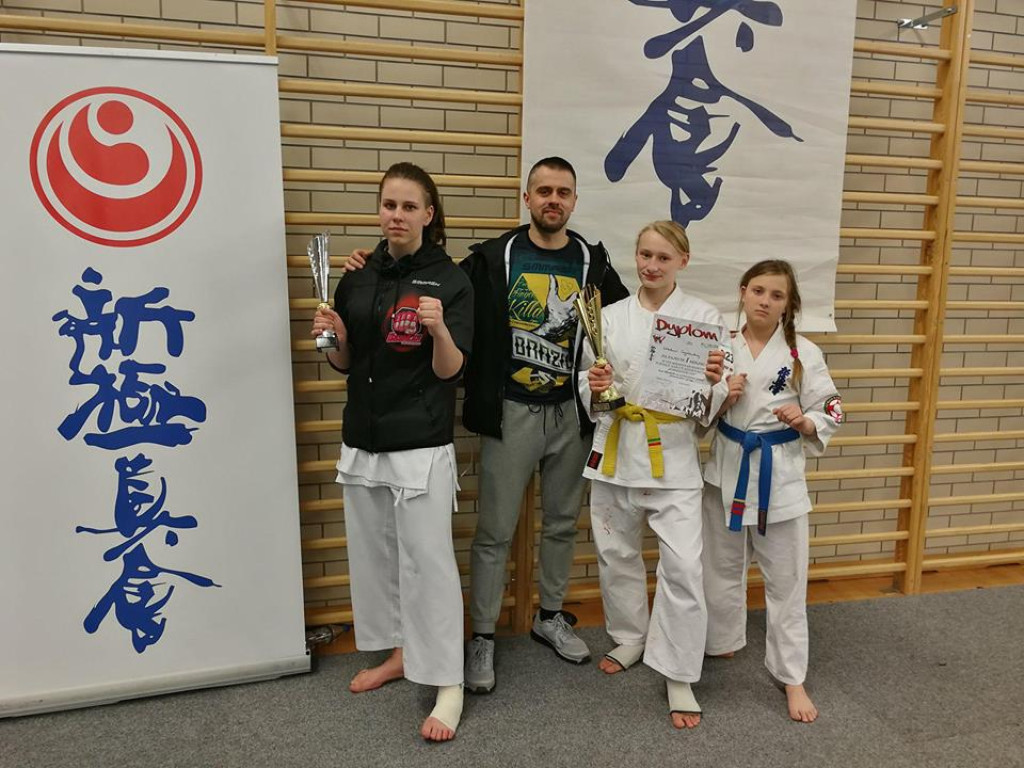 Koneccy karatecy na podium w Kobierzycach [zdjęcia]
