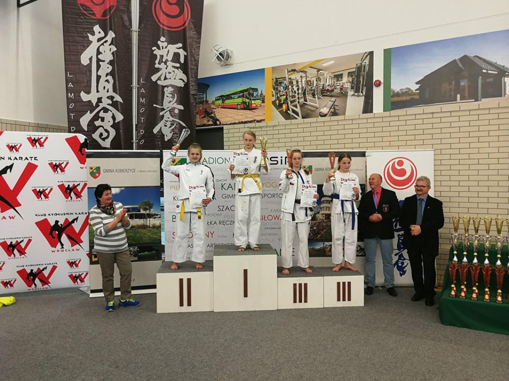 Koneccy karatecy na podium w Kobierzycach [zdjęcia]