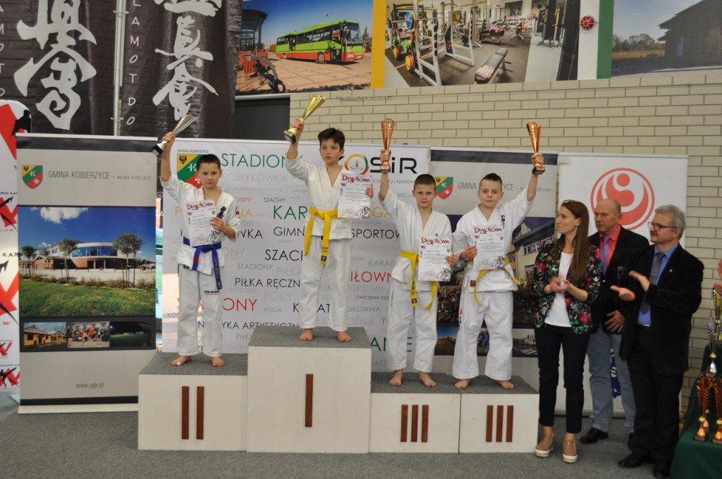 Koneccy karatecy na podium w Kobierzycach [zdjęcia]