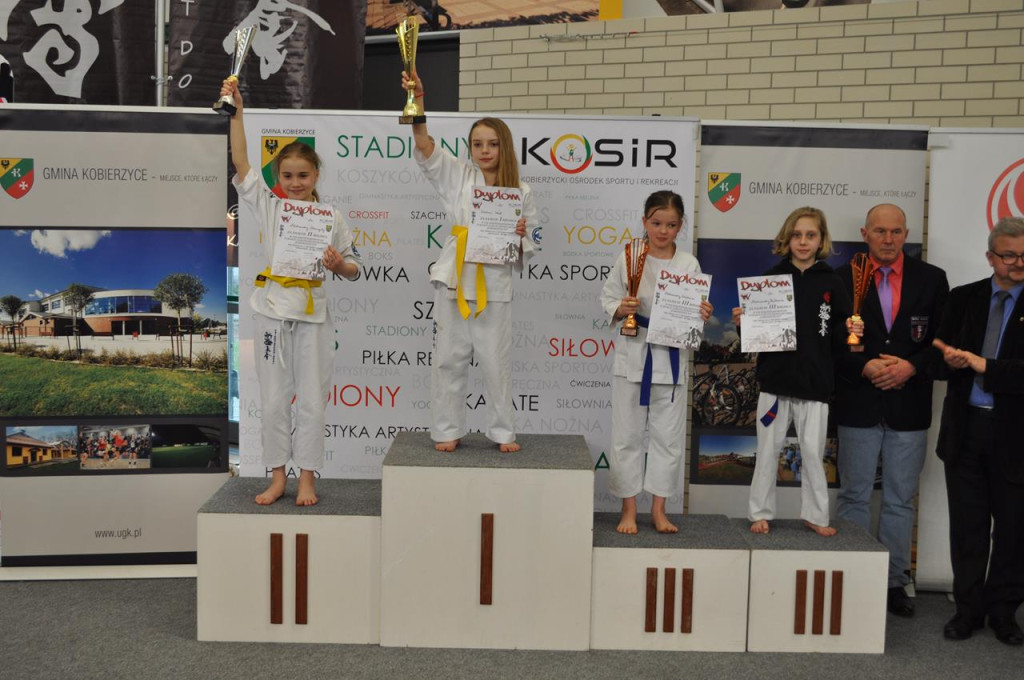 Koneccy karatecy na podium w Kobierzycach [zdjęcia]