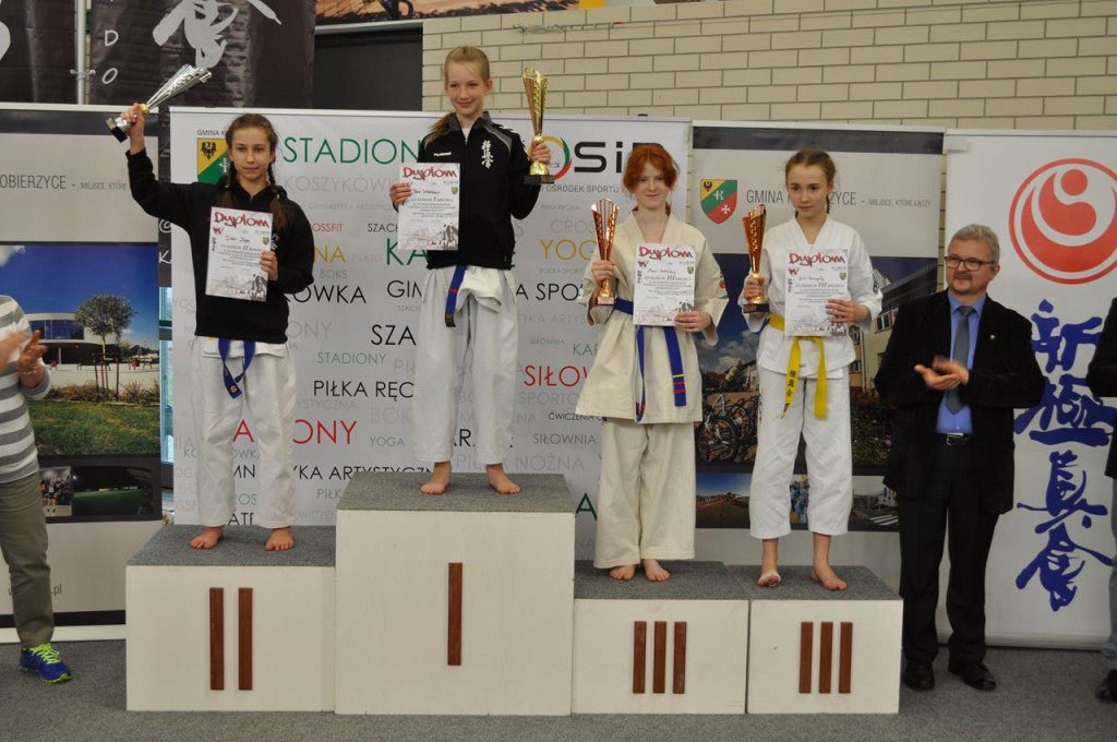 Koneccy karatecy na podium w Kobierzycach [zdjęcia]