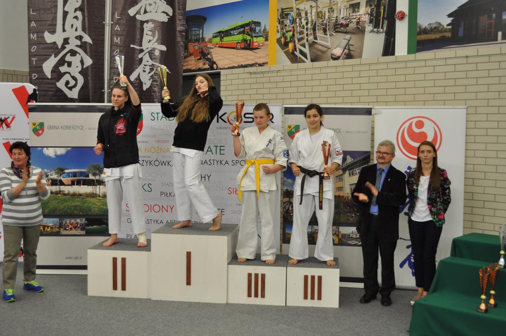Koneccy karatecy na podium w Kobierzycach [zdjęcia]
