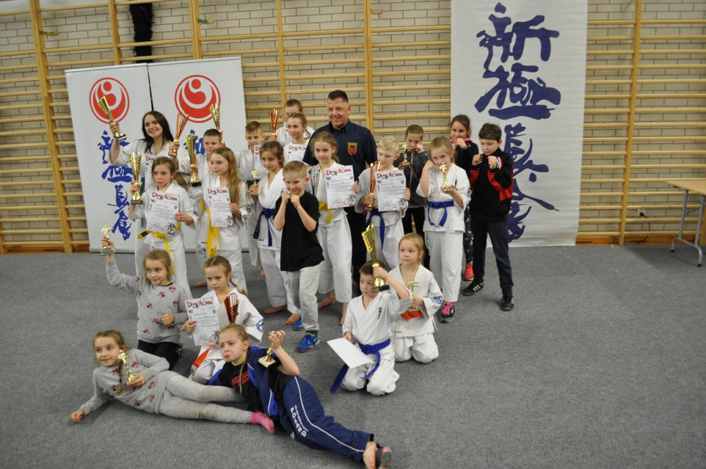 Koneccy karatecy na podium w Kobierzycach [zdjęcia]
