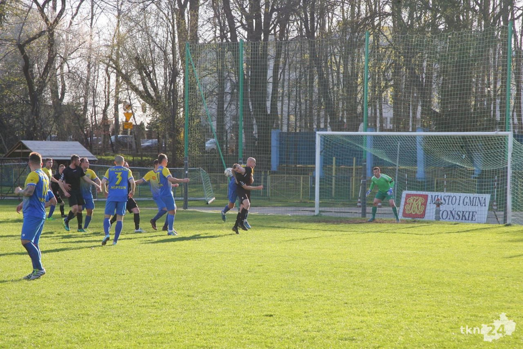 Relacja wideo: Derby powiatu koneckiego Neptun - Partyzant