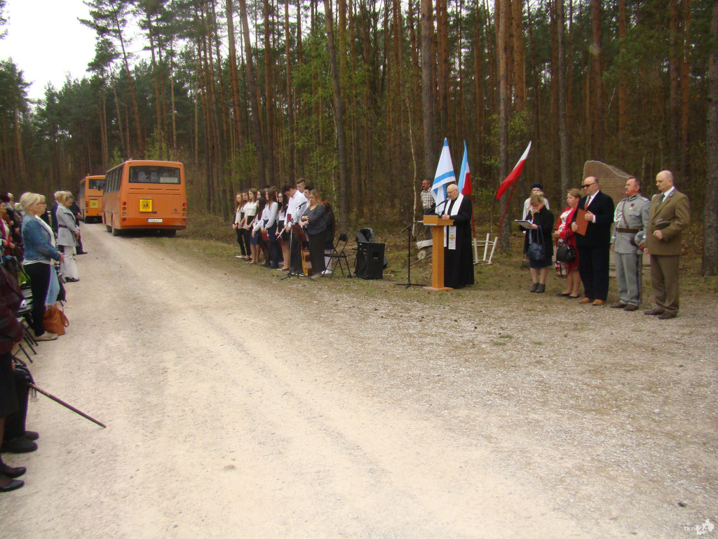 Gmina Fałków pamięta o ofiarach z Bulianowa i sprzeciwia się antysemityzmowi [zdjęcia]