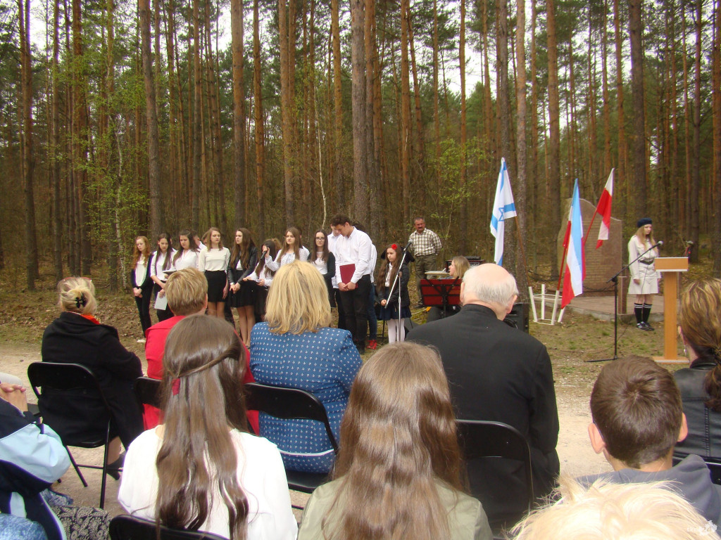 Gmina Fałków pamięta o ofiarach z Bulianowa i sprzeciwia się antysemityzmowi [zdjęcia]