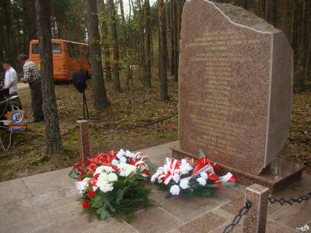 Gmina Fałków pamięta o ofiarach z Bulianowa i sprzeciwia się antysemityzmowi [zdjęcia]