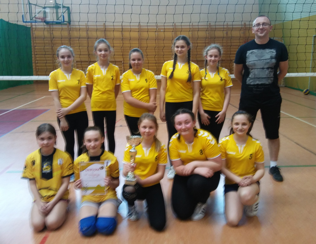 SP Radoszyce najlepsze w mini piłce siatkowej dziewcząt [zdjęcia]