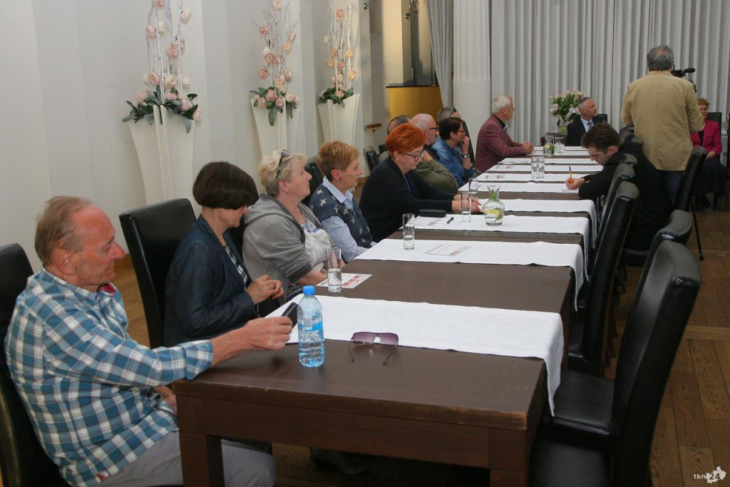 Posłowie Platformy Obywatelskiej dyskutowali z mieszkańcami Końskich [wideo, zdjęcia]