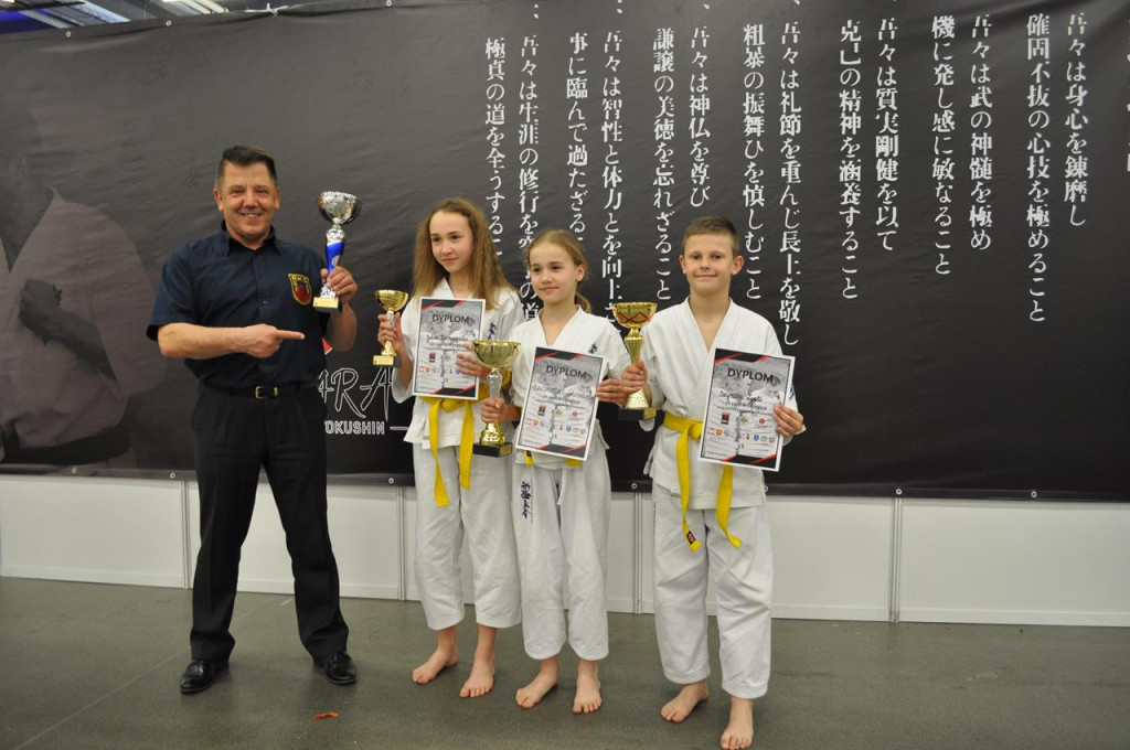 3 medale sekcji karate z Niekłania Wielkiego w Kielcach [zdjęcia]