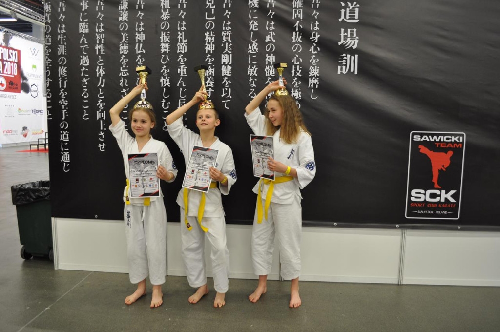 3 medale sekcji karate z Niekłania Wielkiego w Kielcach [zdjęcia]
