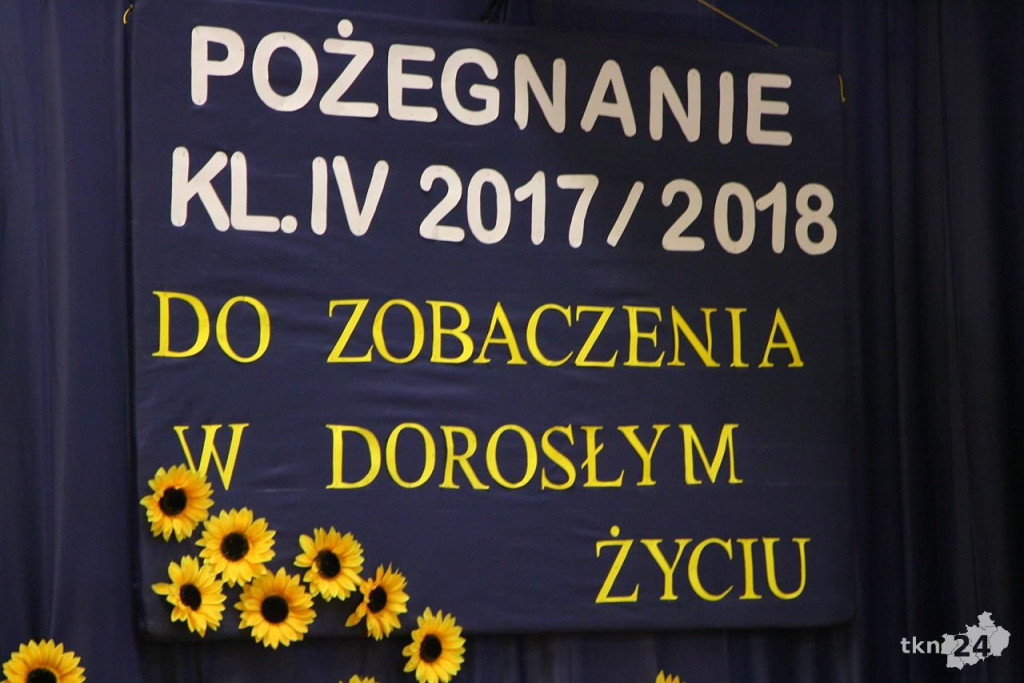 Absolwenci szkół średnich opanowali Końskie. W piątek żegnali się ze szkołami! [wideo, zdjęcia]
