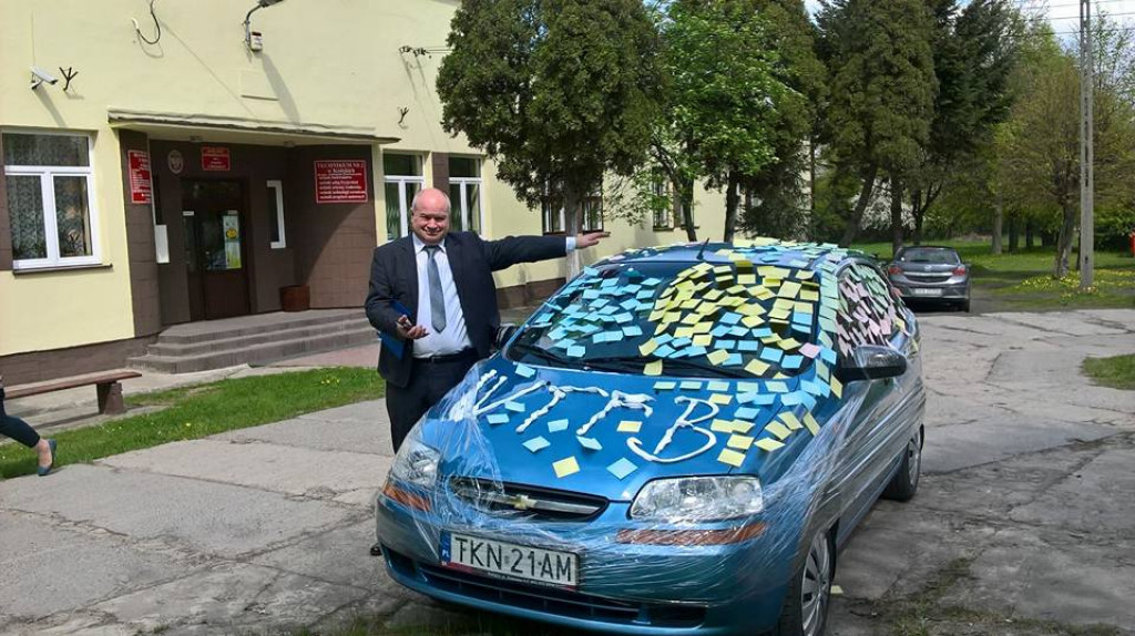 Absolwenci szkół średnich opanowali Końskie. W piątek żegnali się ze szkołami! [wideo, zdjęcia]