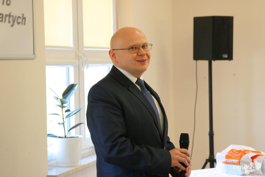 Absolwenci szkół średnich opanowali Końskie. W piątek żegnali się ze szkołami! [wideo, zdjęcia]