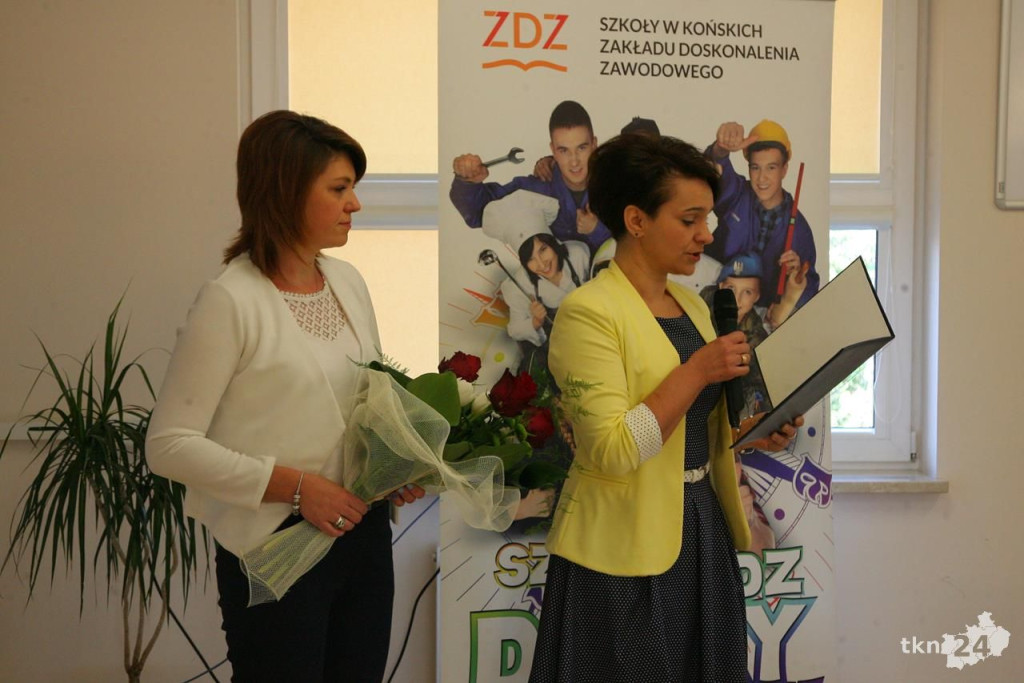 Absolwenci szkół średnich opanowali Końskie. W piątek żegnali się ze szkołami! [wideo, zdjęcia]