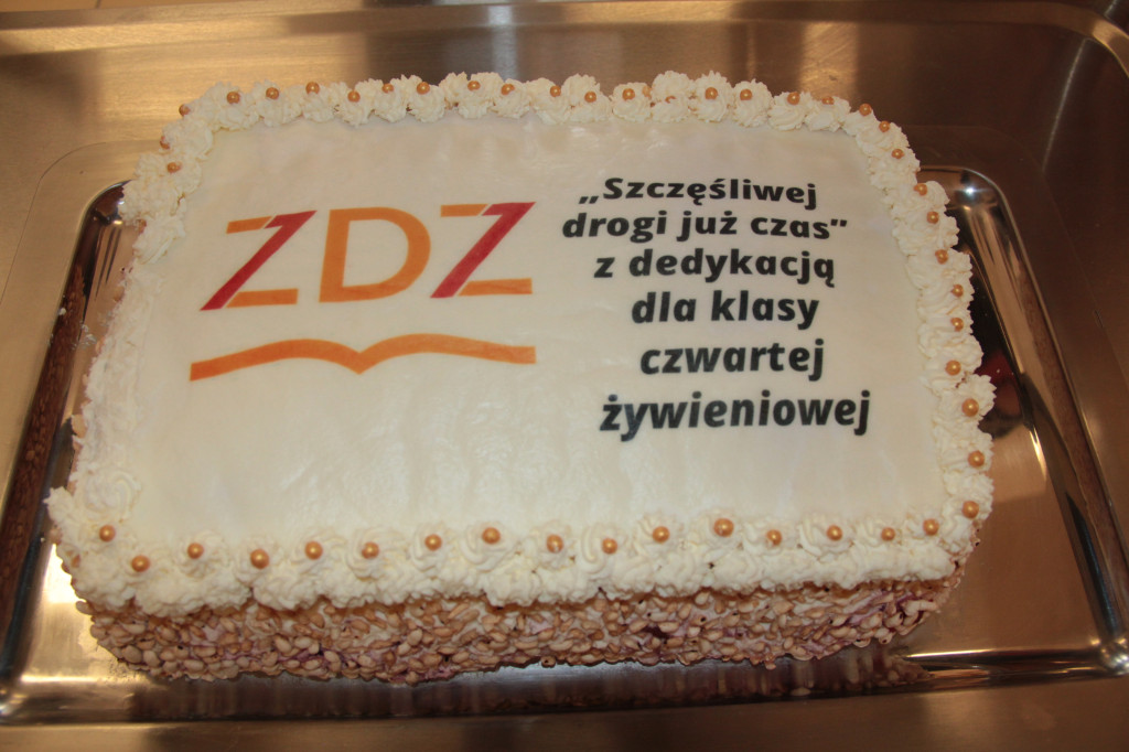 Absolwenci szkół średnich opanowali Końskie. W piątek żegnali się ze szkołami! [wideo, zdjęcia]
