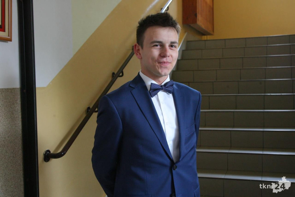 Absolwenci szkół średnich opanowali Końskie. W piątek żegnali się ze szkołami! [wideo, zdjęcia]