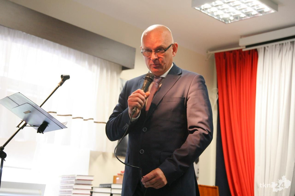 Absolwenci szkół średnich opanowali Końskie. W piątek żegnali się ze szkołami! [wideo, zdjęcia]